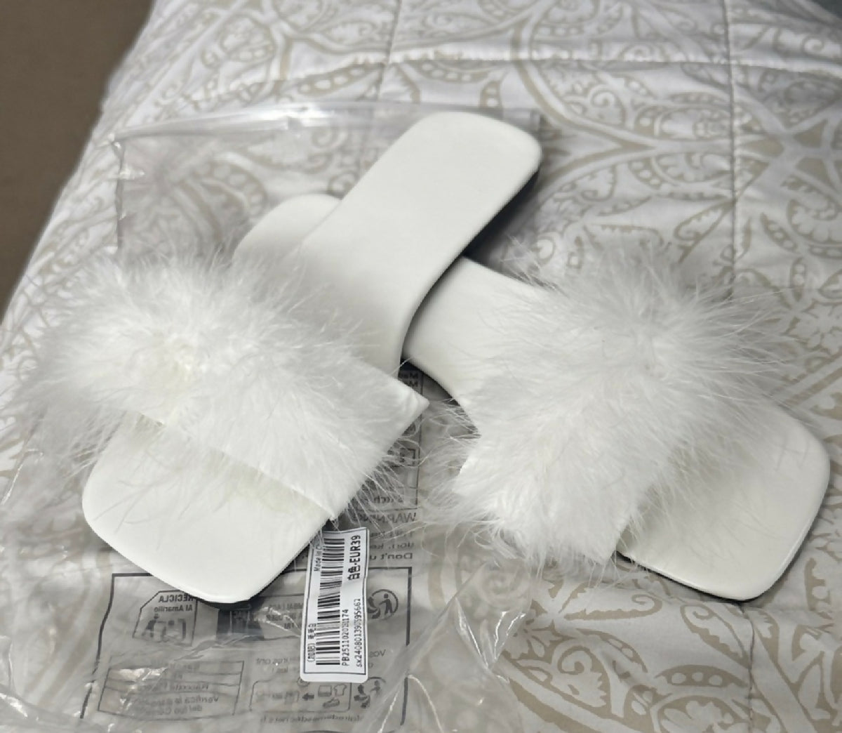Women’s Feathery Slides 8W