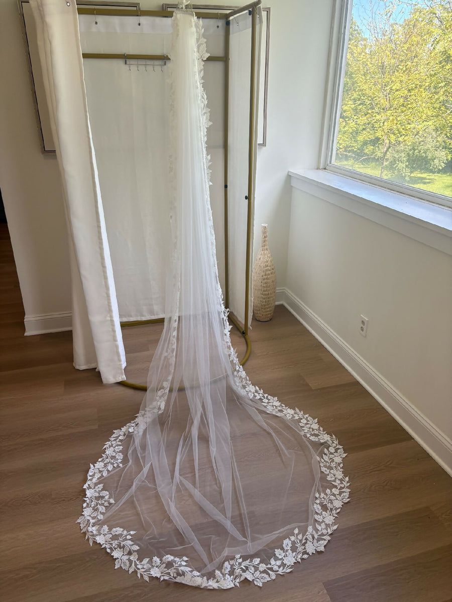 Untamed Petals Isla Veil